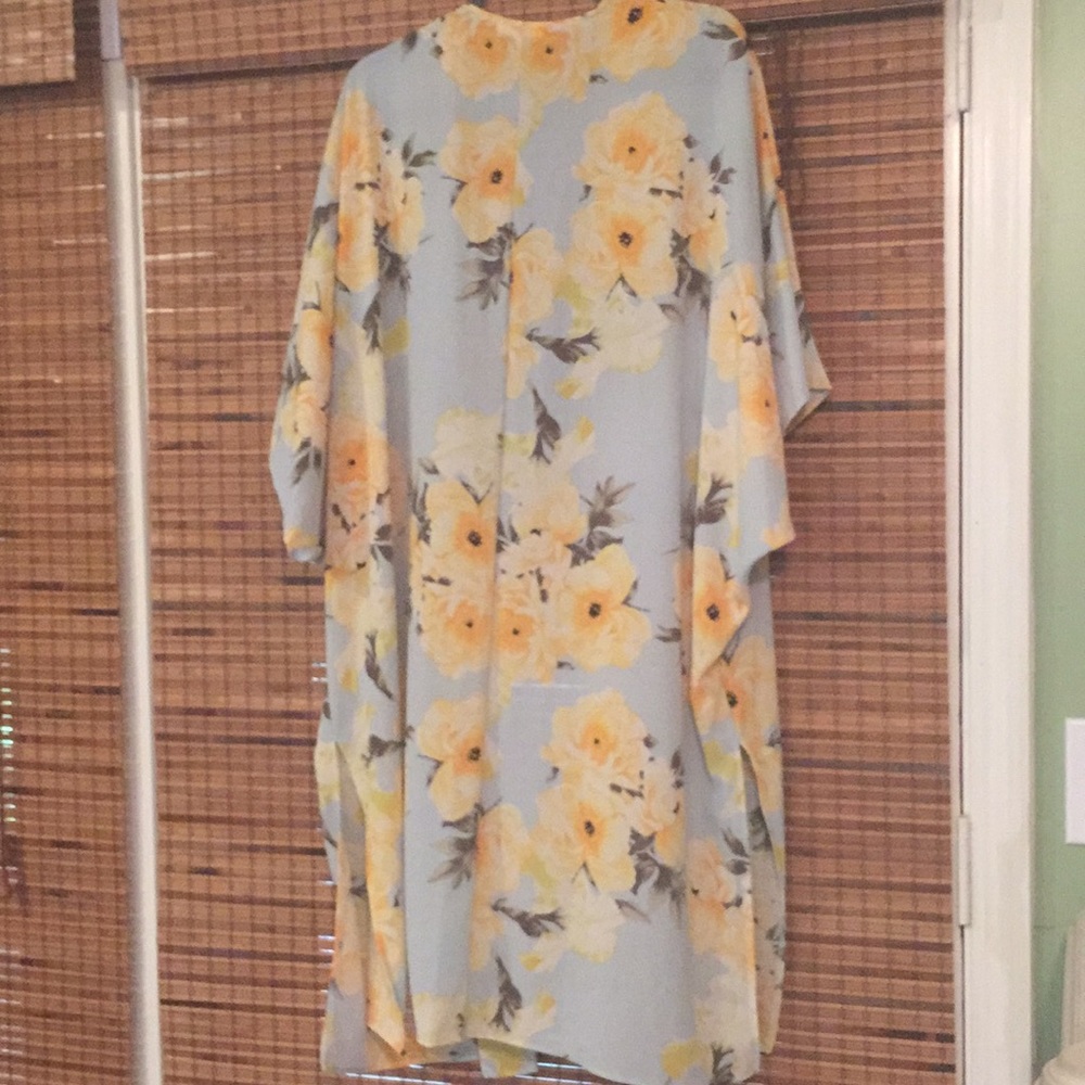 ☀️KIMONO☀️ - Picture 3 of 5